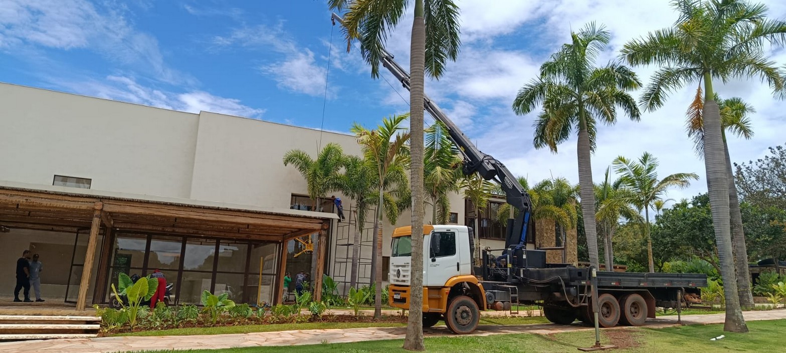 Guindauto RV Guindaste em serviço de jardinagem